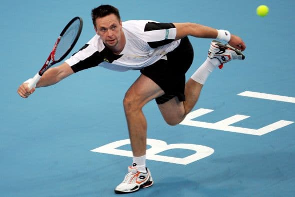 Ferrer logró la primera victoria en pista dura sobre el gigante sueco en una hora y 21 minutos.