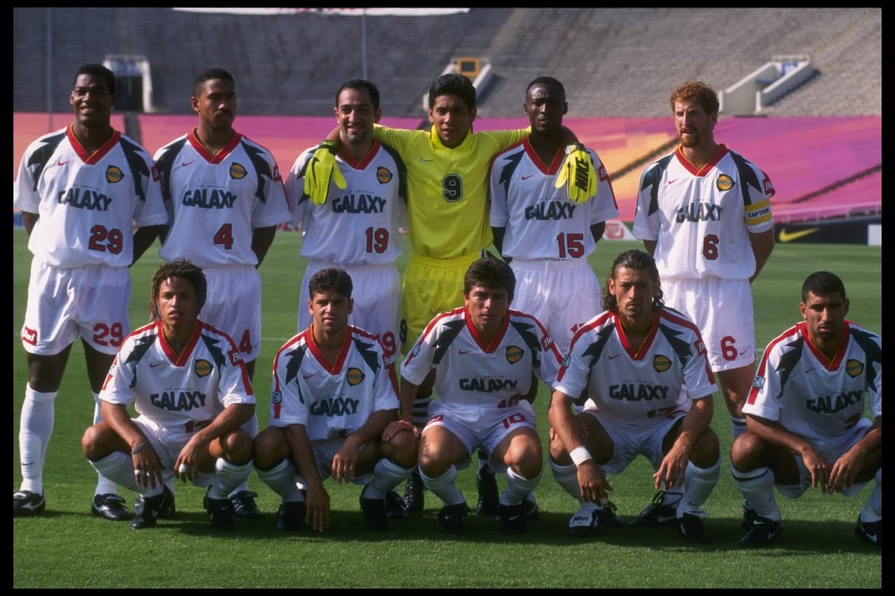 Algunos compañeros suyos fueron: Curt Onalfo (ex DT del Galaxy), el ecuatoriano Eduardo Hurtado, el estadounidense Cobi Jones y el salvadoreño Mauricio Cienfuegos.