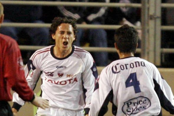 Osvaldo Lucas probó suerte con el FK Standard Sumgayit de Azerbayian pero la experiencia no pasó de un año. El lateral volvió al balompié mexicano donde actualmente juega.