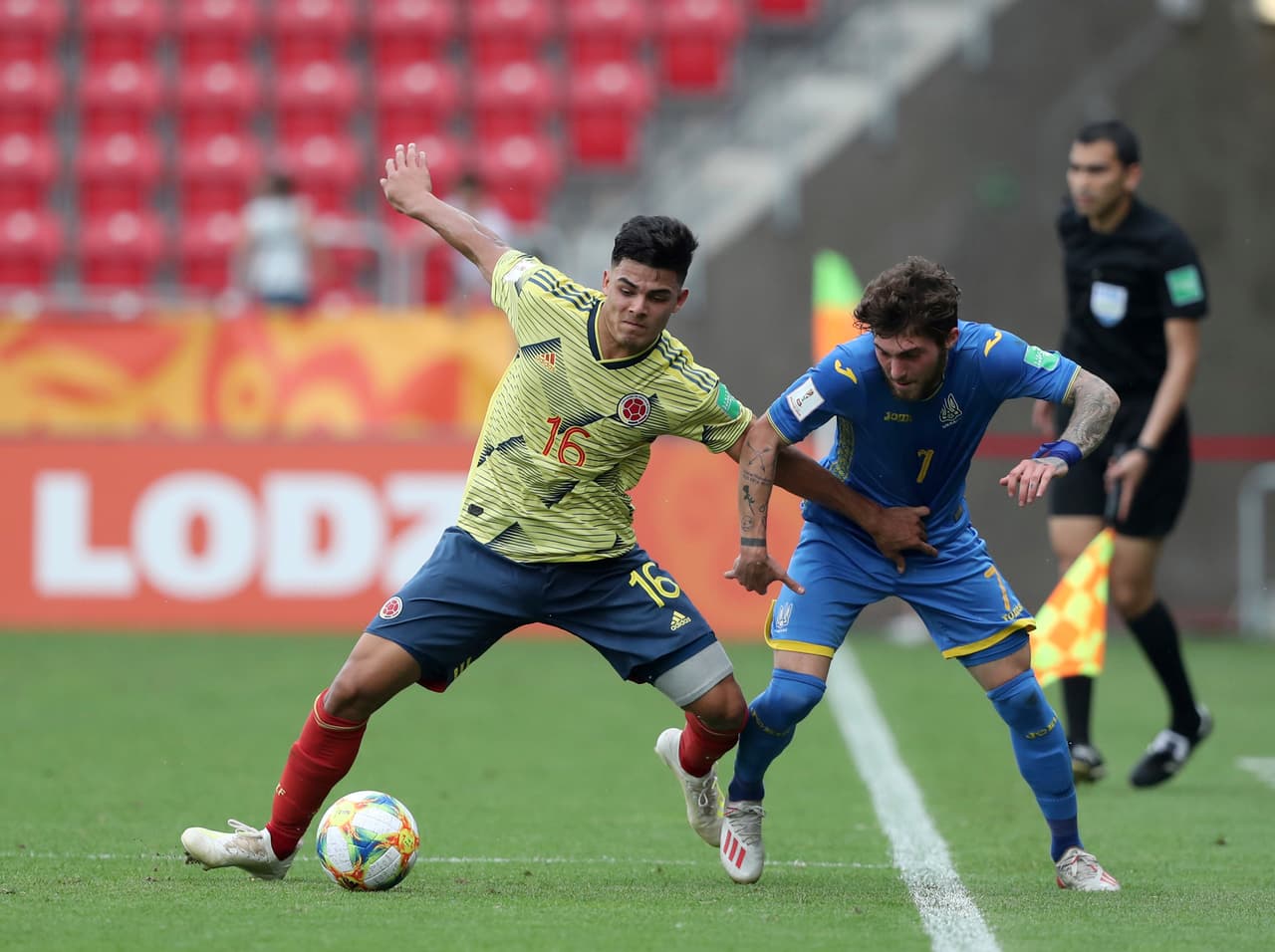 El lateral colombiano Brayan Vera, que jugó el Mundial Sub-20, sería el primer refuerzo del Lecce en su regreso a la Serie A.