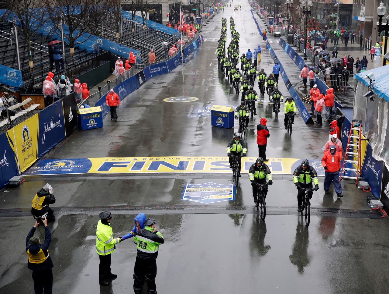 Cientos de agentes y cuerpos de seguridad locales, estatales y federales estuvieron para evitar un acto terrorista como el de 2013 cuando explosiones dejaron tres personas muertas y 264 heridos.