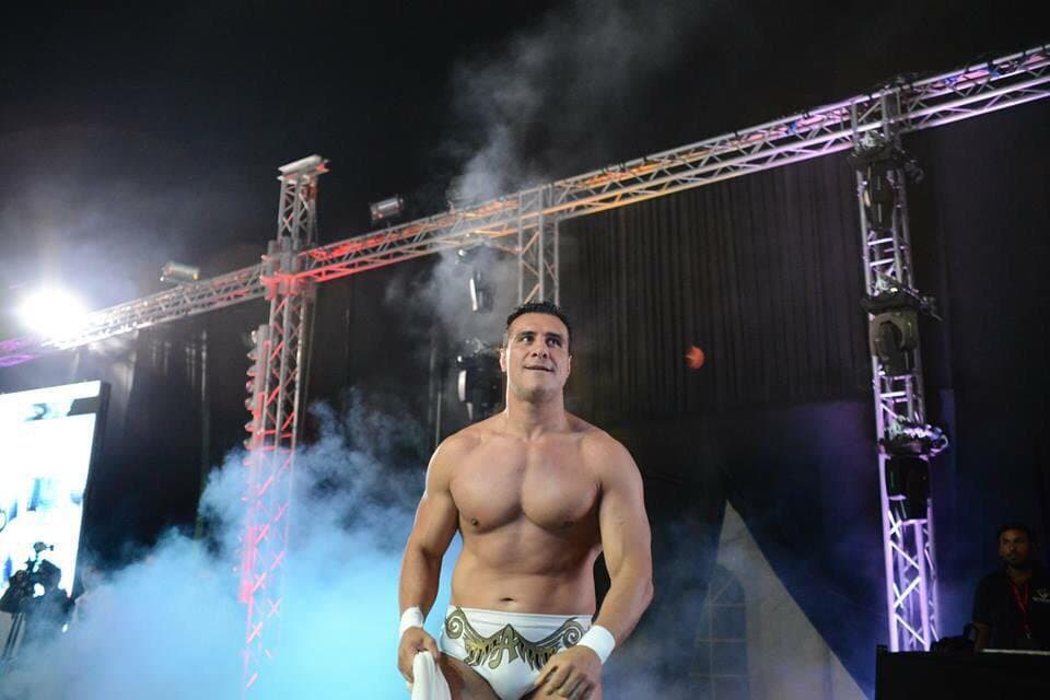 Se convierte en el primer luchador en ganar dos campeonatos mundiales de AAA y CMLL.