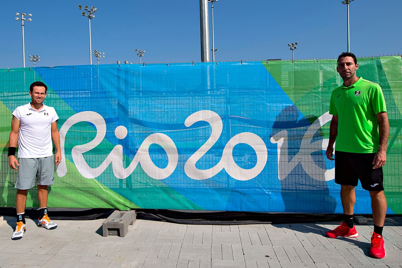 González tuvo su primera y única participación en los Juegos Olímpicos en dobles masculino en Río 2016.