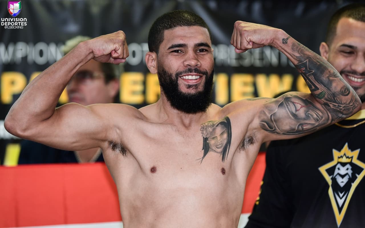 El boricua 'Juanma' López no tuvo problemas para dar las 135 libras, ni tampoco su rival, el argentino Christian Miño. Ambos serán protagonistas de la pelea coestelar de la noche en Miami.