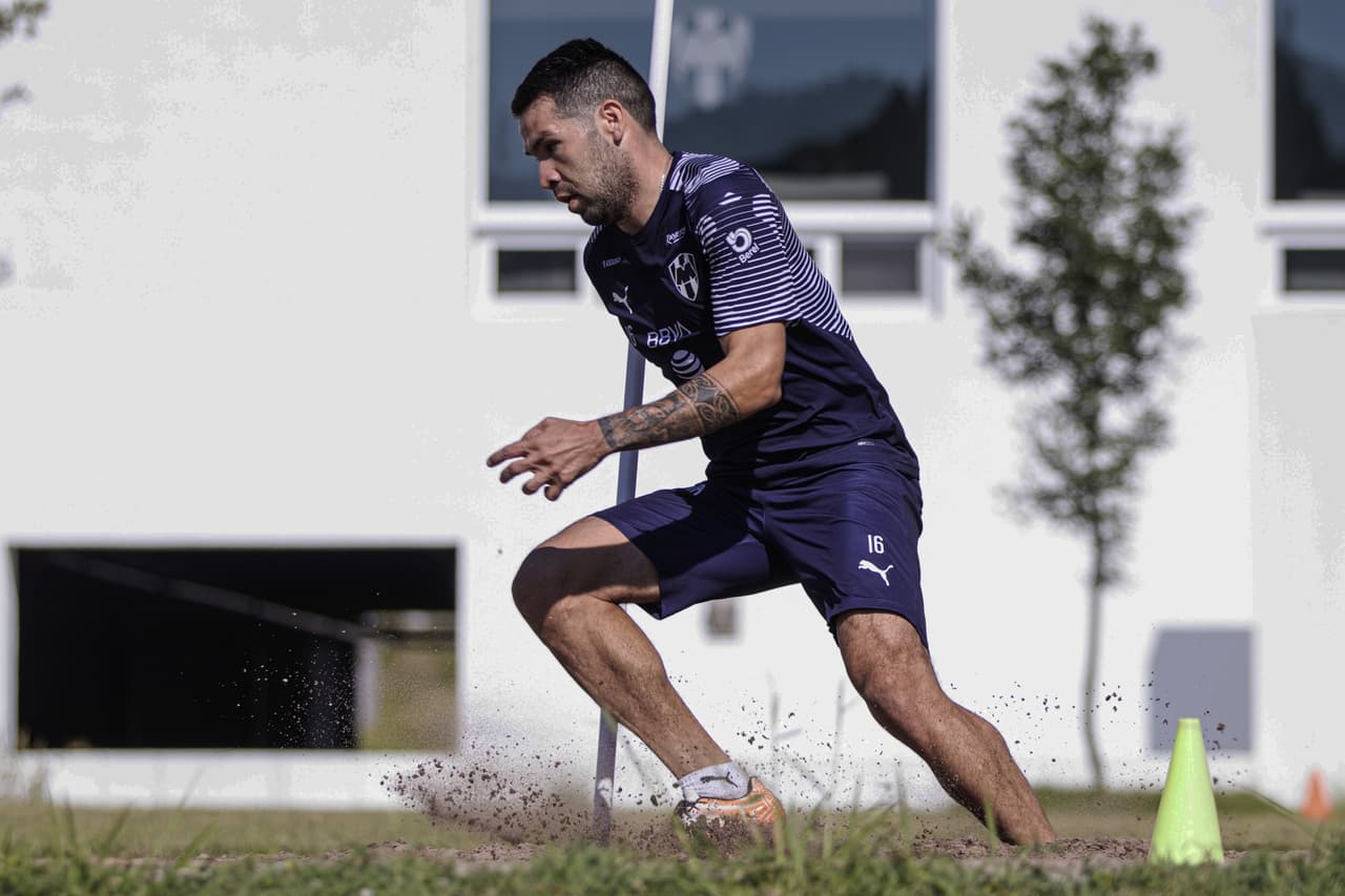 ¡Aunque moleste! Celso Ortíz asegura que Rayados es candidato