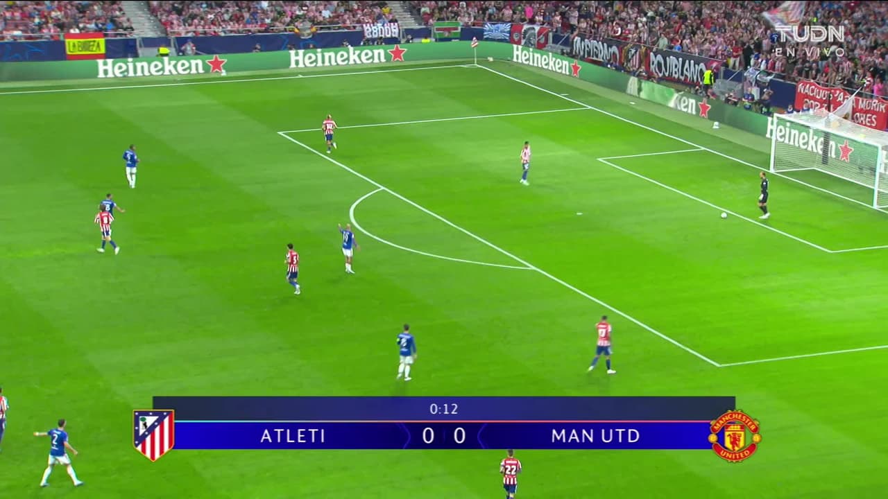 Arranca el partido y la pelota está en juego.