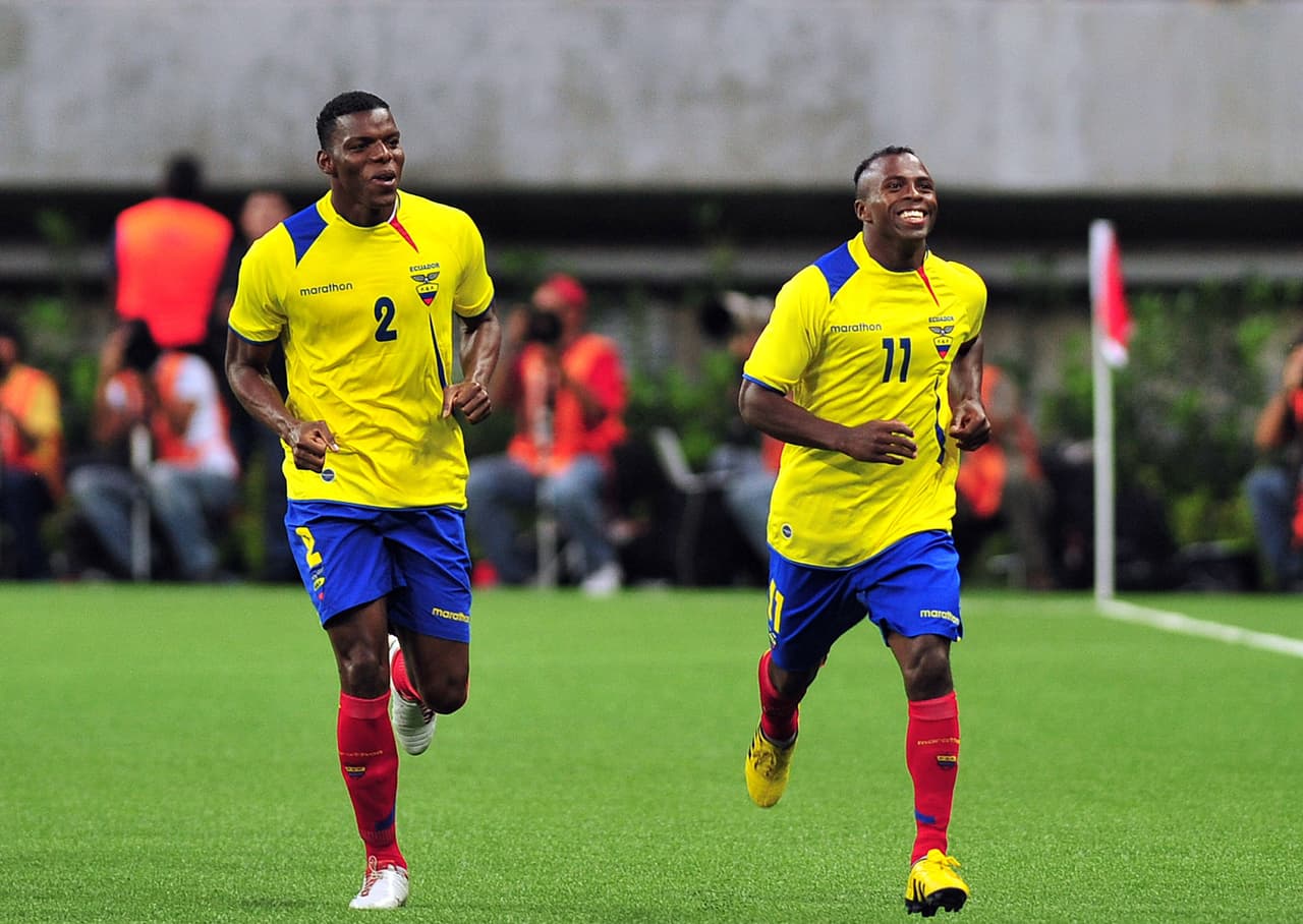 El duelo fue en el Omnilife y los goles del triunfo fueron obra de Christian Benítez y Jaime Ayoví por los visitantes.