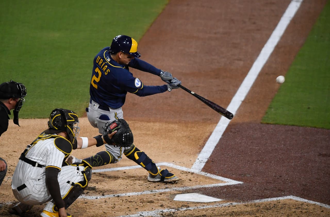 Luis Urías conecta home run y encabeza la remontada de los Brewers