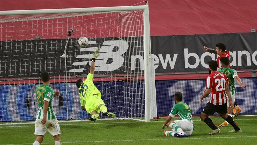 Lluvia de goles cayó en el San Mamés, pues el Athletic Bilbao goleó al equipo de los mexicanos Andrés Guardado y Diego Laínez, quienes ingresaron al campo ya cuando los cuatro goles habían caído. Victor Ruiz, Ander Capa, Iker Muniani y Alex Berenguer fueron los goleadores de la tarde.