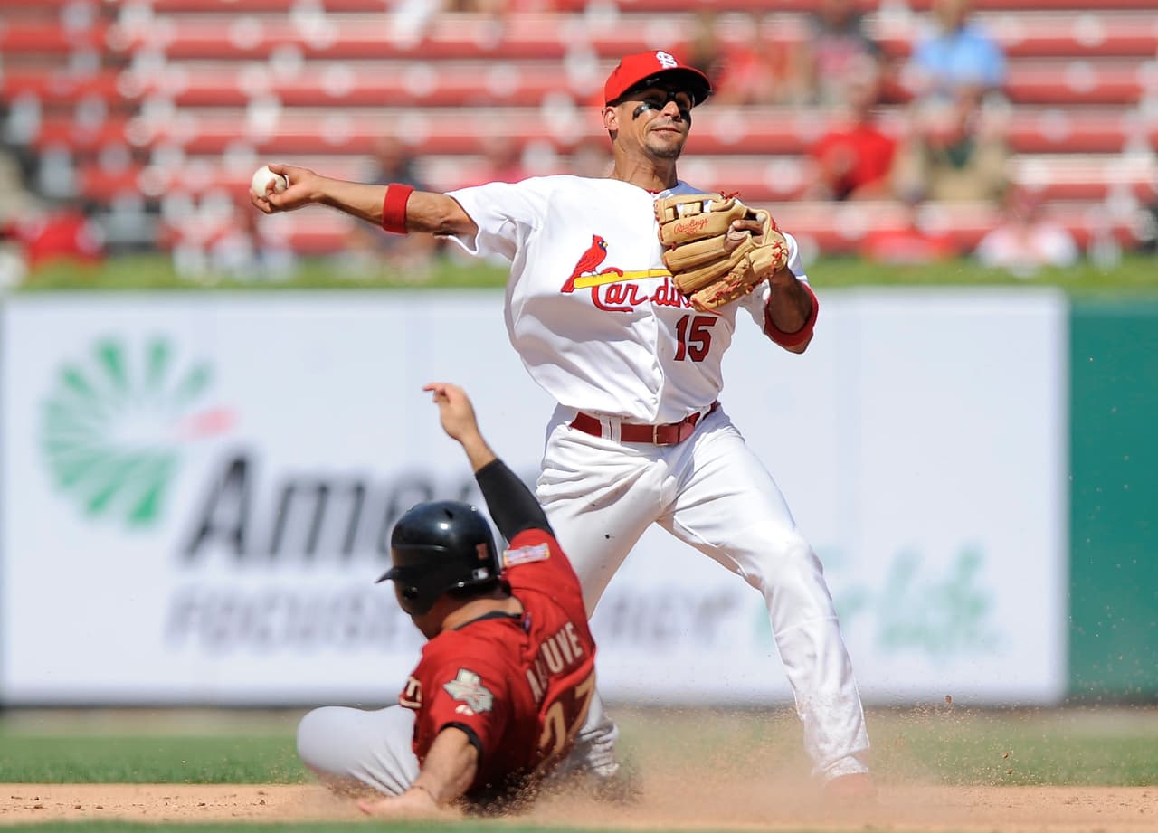 El dominicano Rafael Furcal, quien llegó a ganar el premio al Novato del Año en la Liga Nacional, pondrá fin a su carrera luego de 14 temporadas en las Grandes Ligas.