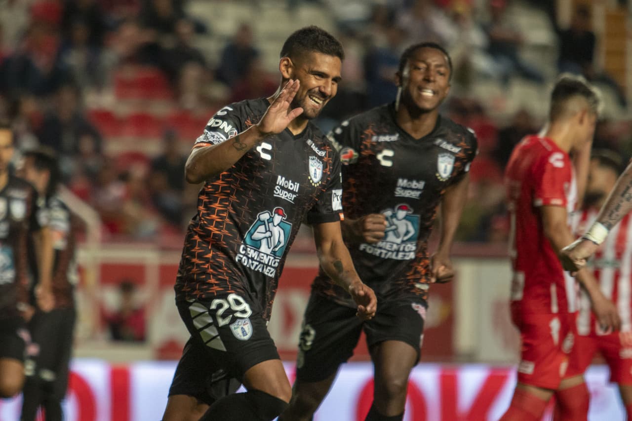 Con anotaciones de Román Ibarra y Franco Jara, los hidalguenses vencieron a Necaxa en el Estadio Victoria.