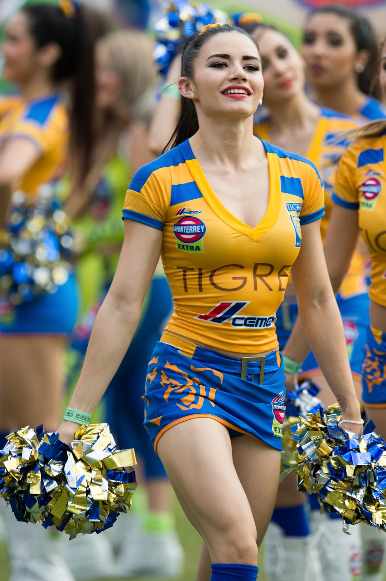 La belleza de las porristas en la fecha 5