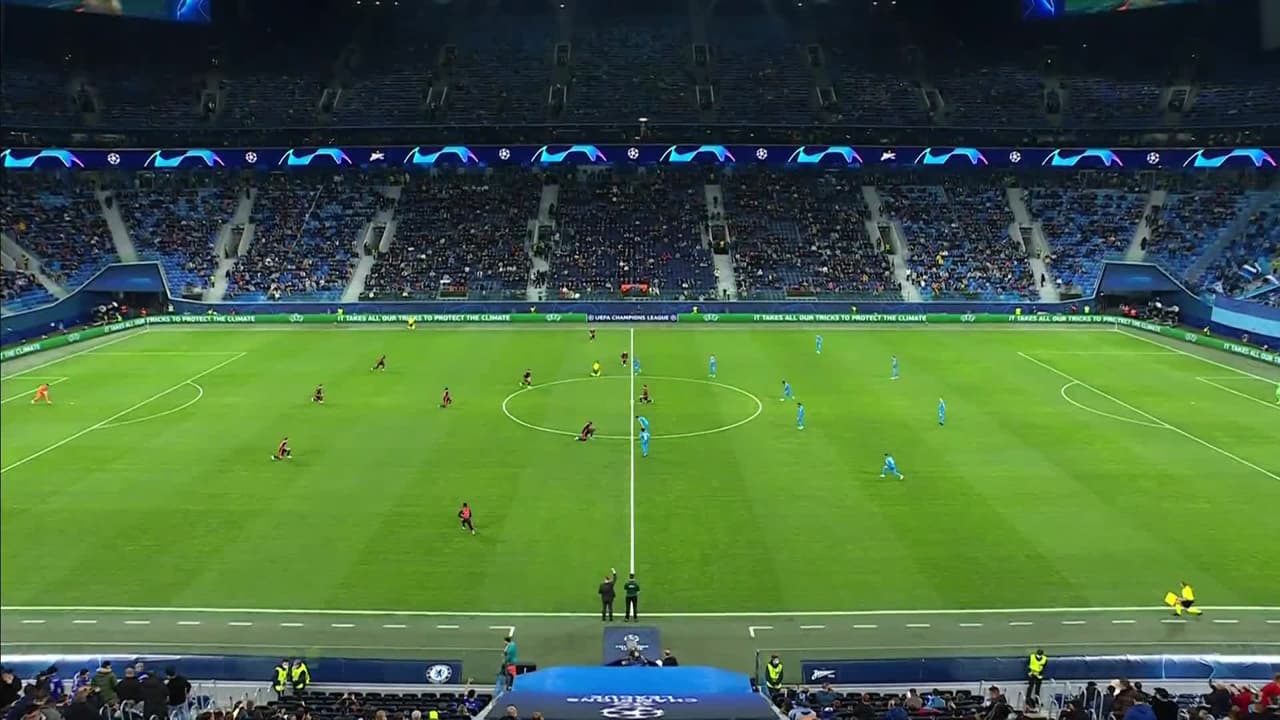 Arranca el partido y la pelota está en juego.