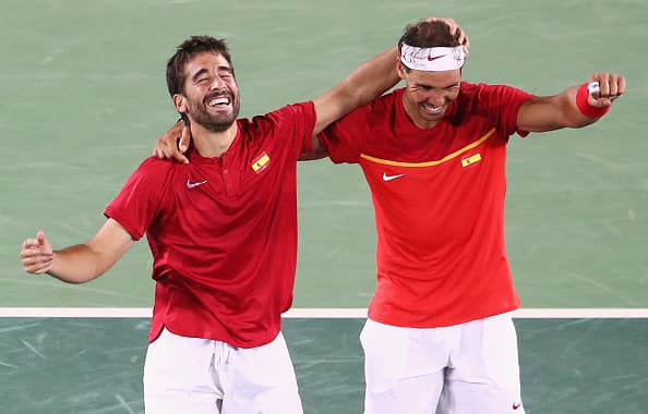La dupla de tenistas Rafael Nadal y Marc López se adjudicaron el oro para España, al derrotar en la final de dobles de los Juegos Olímpicos de Río de Janeiro a los rumanos Horia Tecau y Florin Mergea.