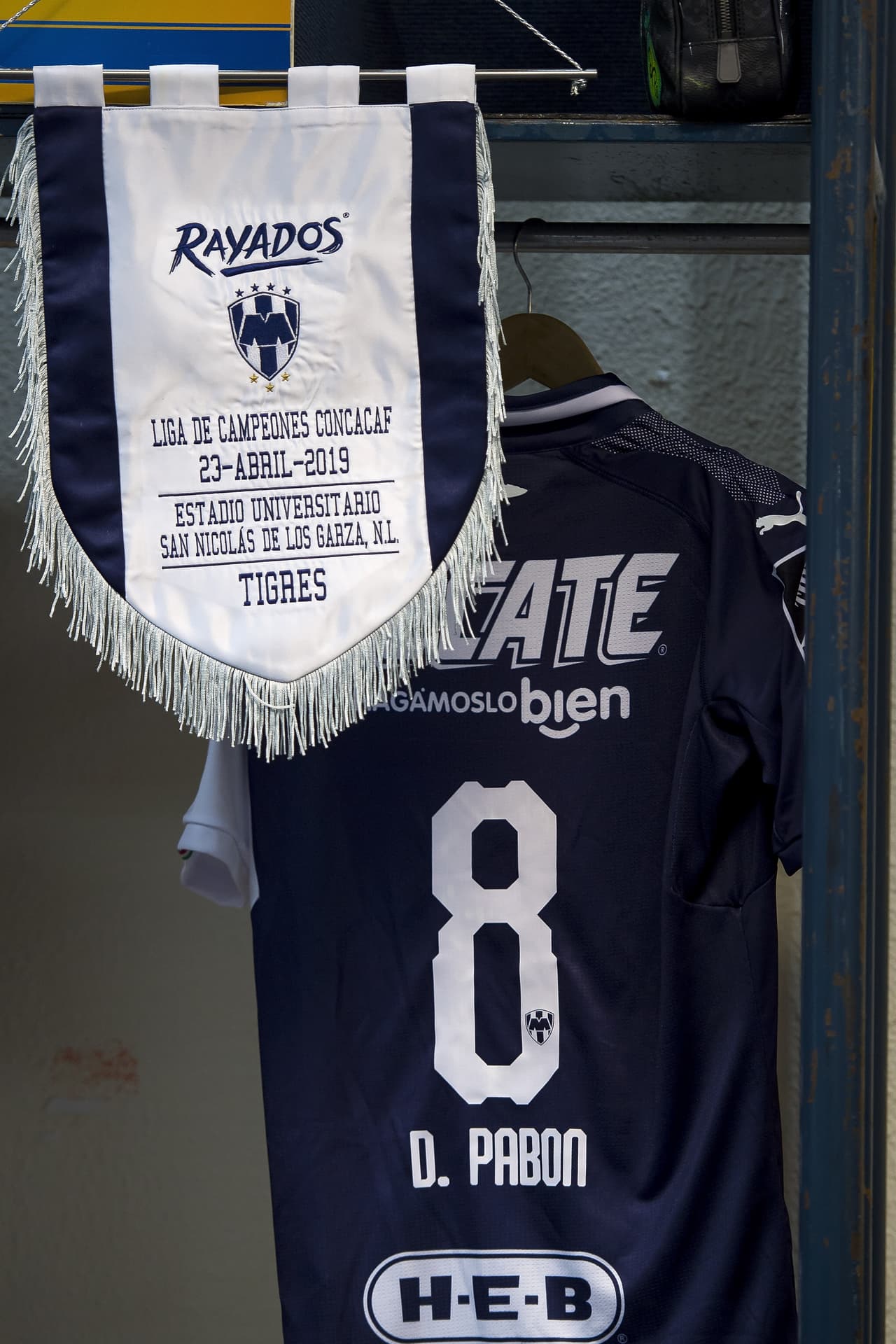 Este es el marco con el que las aficiones de los dos equipos regiomontanos se preparaban para alentar a Tigres y Rayados en el Clásico Regio edición internacional en la Final de la Liga Campeones de la Concacaf.