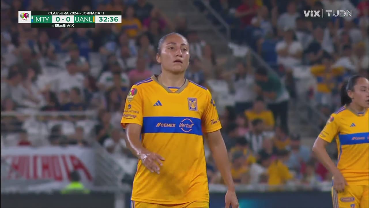 ¡Se agranda Tajonar! Pamela le ataja el penal a Stephany Mayor