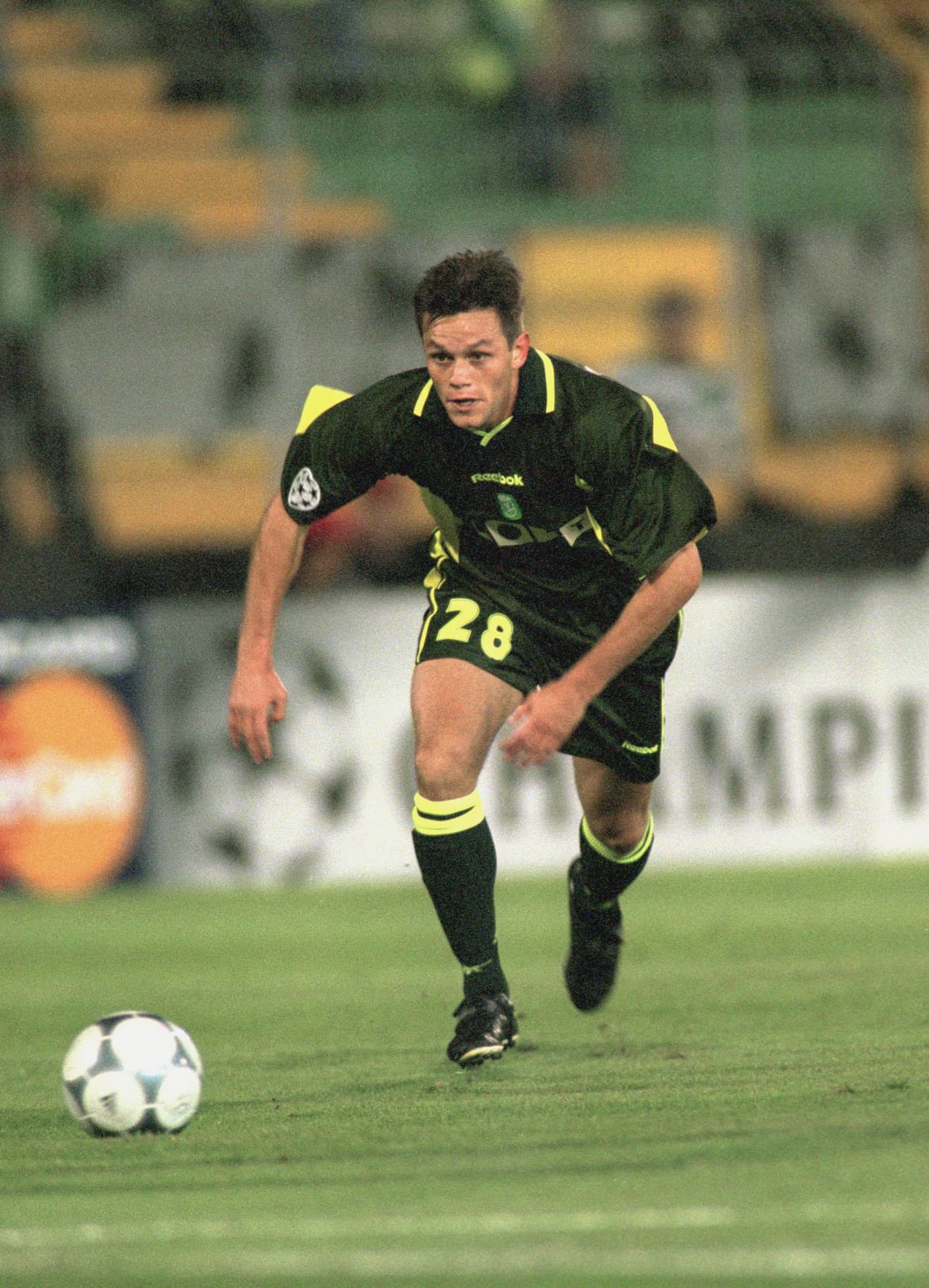 <b>6. </b>El mediocampista 
<b>Rodrigo Fabri </b>despuntó en Brasil en los años 1997 y 1998 el Portuguesa y Flamengo.