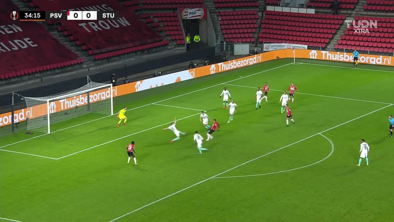 ¡TIRO ATAJADO! disparo por Carlos Vinícius.