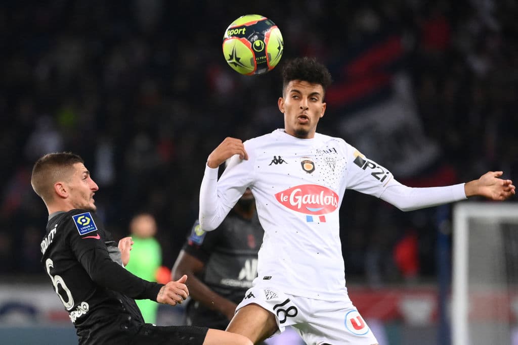 Mbappe se encarga de poner una asistencia y anota el tanto de la victoria para confirmar la remontada 2-1 del PSG sobre el Angers.