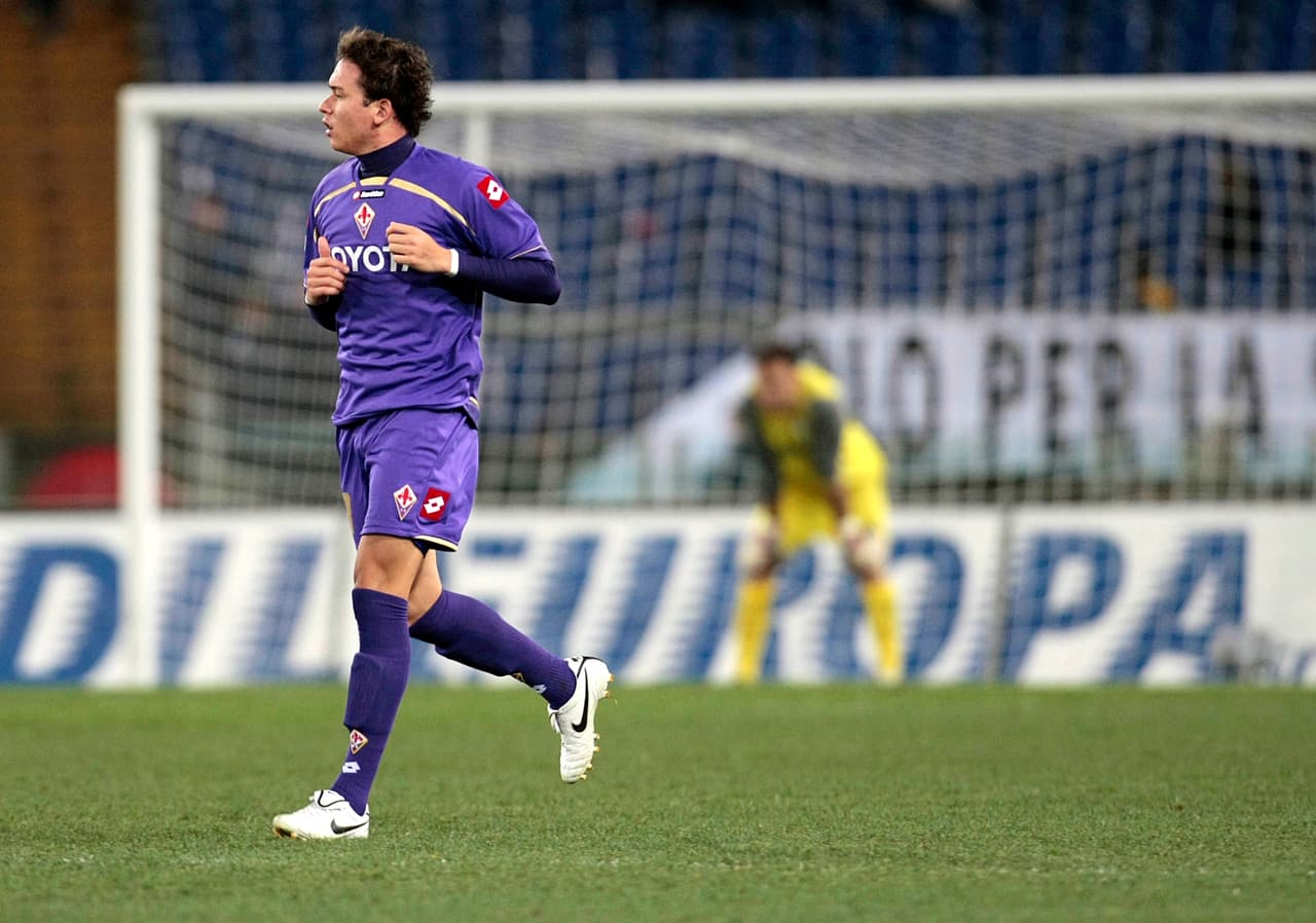 Sin embargo nunca pudo jugar un partido oficial con el Barça y salió prestado en cinco oportunidades (Benfica, Fiorentina, Santos, Cruzeiro y Coritiba) hasta fichar libre por el Londrina, pasar por el Arouca y regresar al Coritiba.