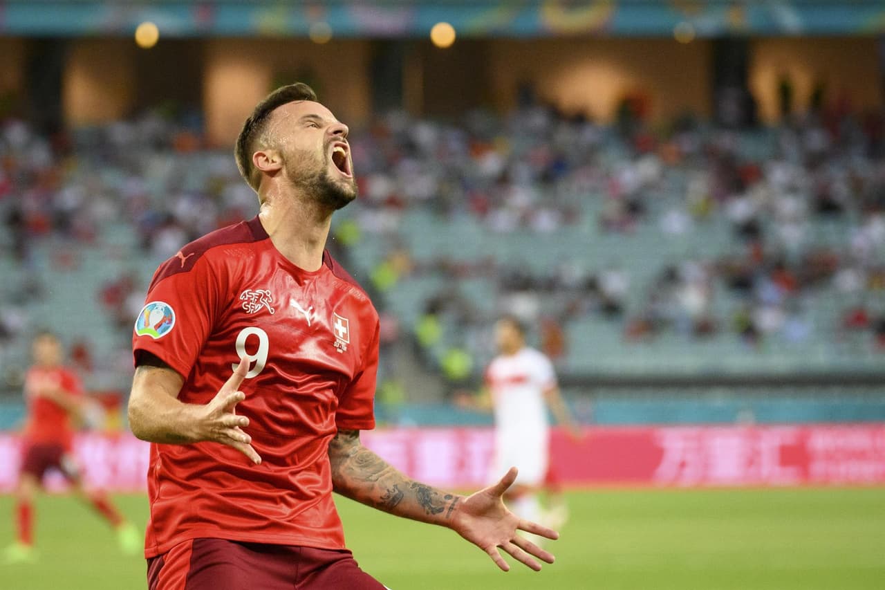 Suiza golea a Turquía 3-2 y, con este resultado, es tercero en el Grupo A en la Euro 2020. Con doblete de Xherdan Shaquiri y gol de Haris Seferovic, los suizos consiguen la victoria y esperan combinaciones para su clasificación a la siguiente ronda.