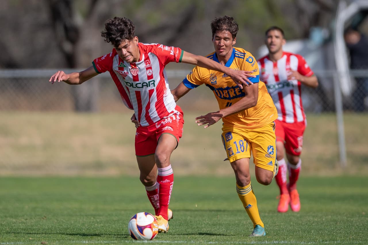 Casas debuta con Necaxa; es el quinto más jóven en la historia de la liga