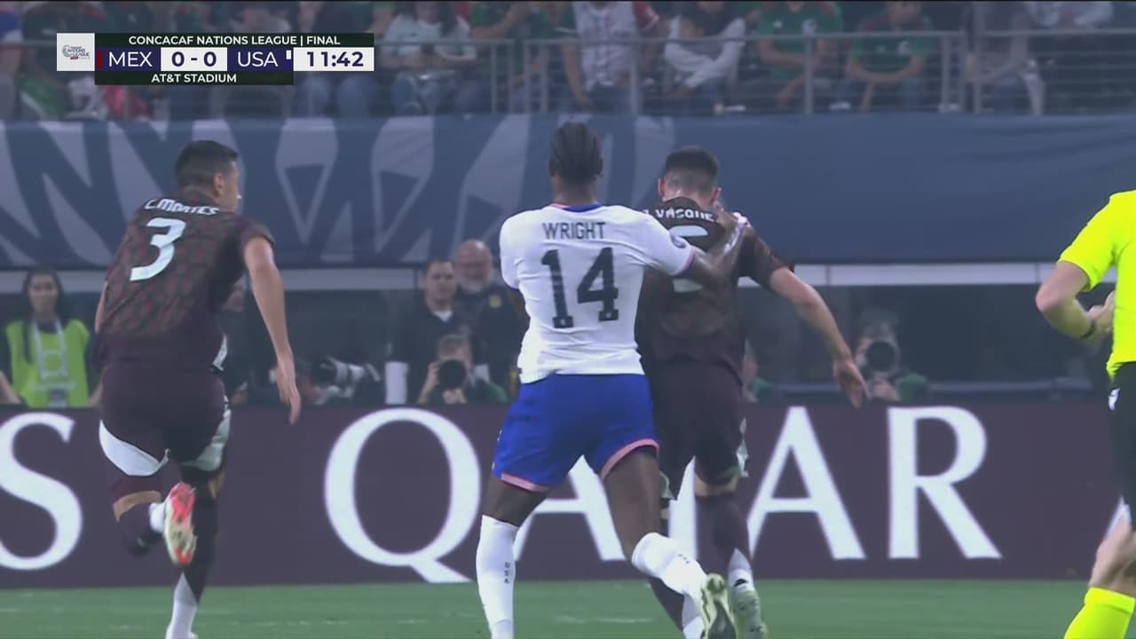 Wright se lleva puesto de corbata a Johan y México pide tarjeta