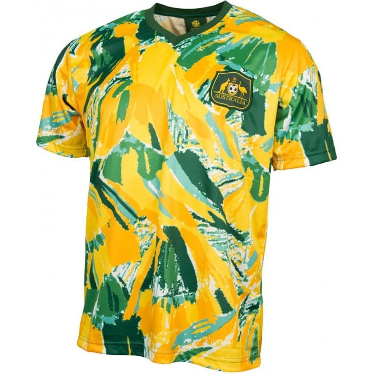 En 1990, la selección australiana no logró clasificar al mundial de Italia 90, pero en ese año no fueron conocidos por ese fracaso sino que estuvieron en boca de muchos debido a su jersey. Los asutraianos decidieron quedarse con sus colores clásicos, sin embargo el diseño no fue uno de los más bonitos que digamos.