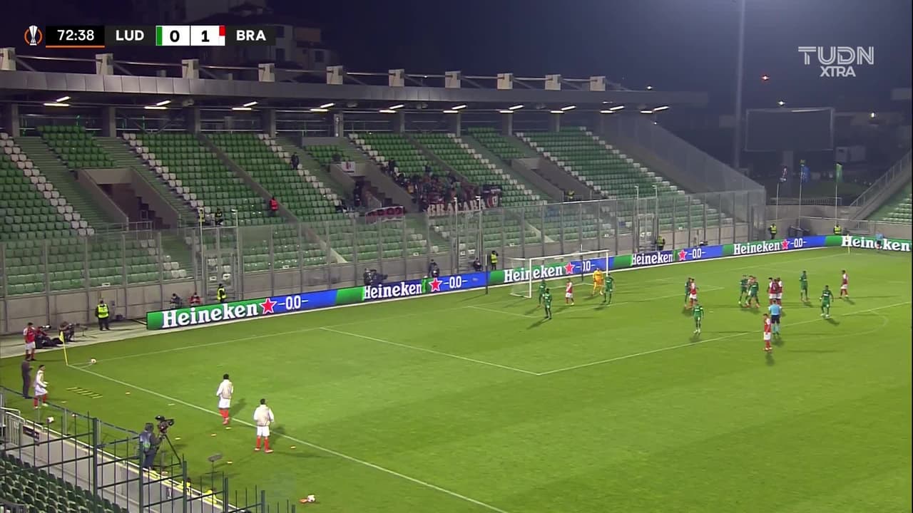 ¡CERCA! Mario González disparó que se estrella en el poste.