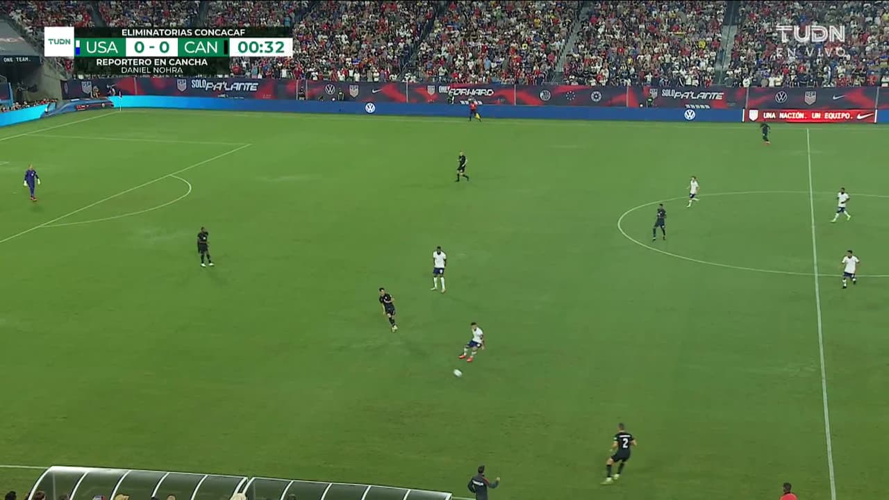 Arranca el partido y la pelota está en juego.