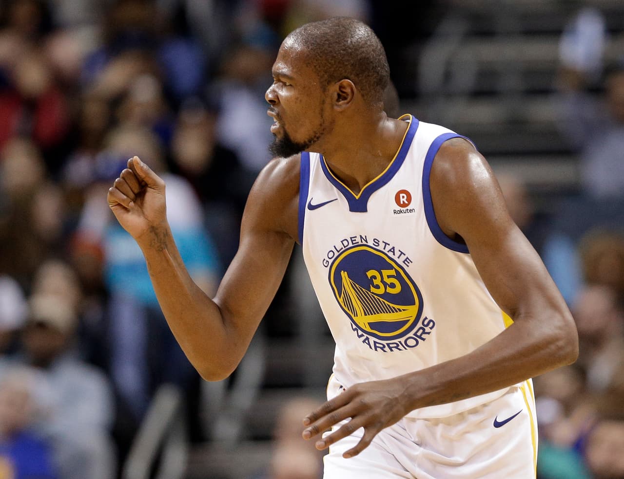 Kevin Durant logra un ‘triple-doble’ y los Warriors arrollan a los Hornets