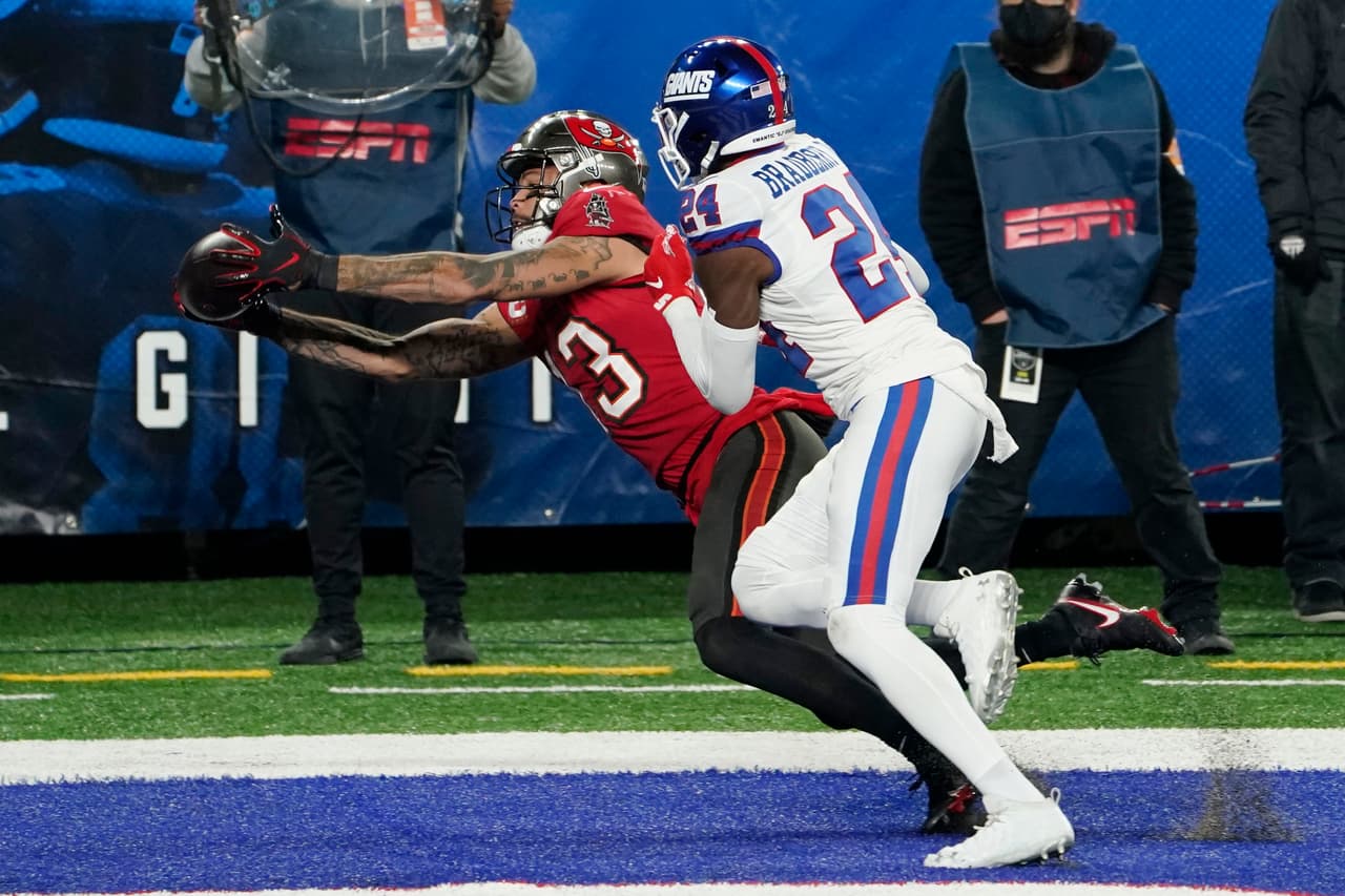 Con polémica incluída, los Tampa Bay Buccaneers consiguen un agónico triundo de 25-23 sobre los New York Giants.