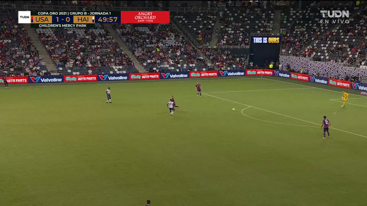 ¡TIRO ATAJADO! disparo por Carnejy Antoine.