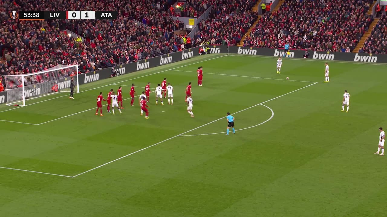 ¡TIRO ATAJADO! disparo por Teun Koopmeiners.