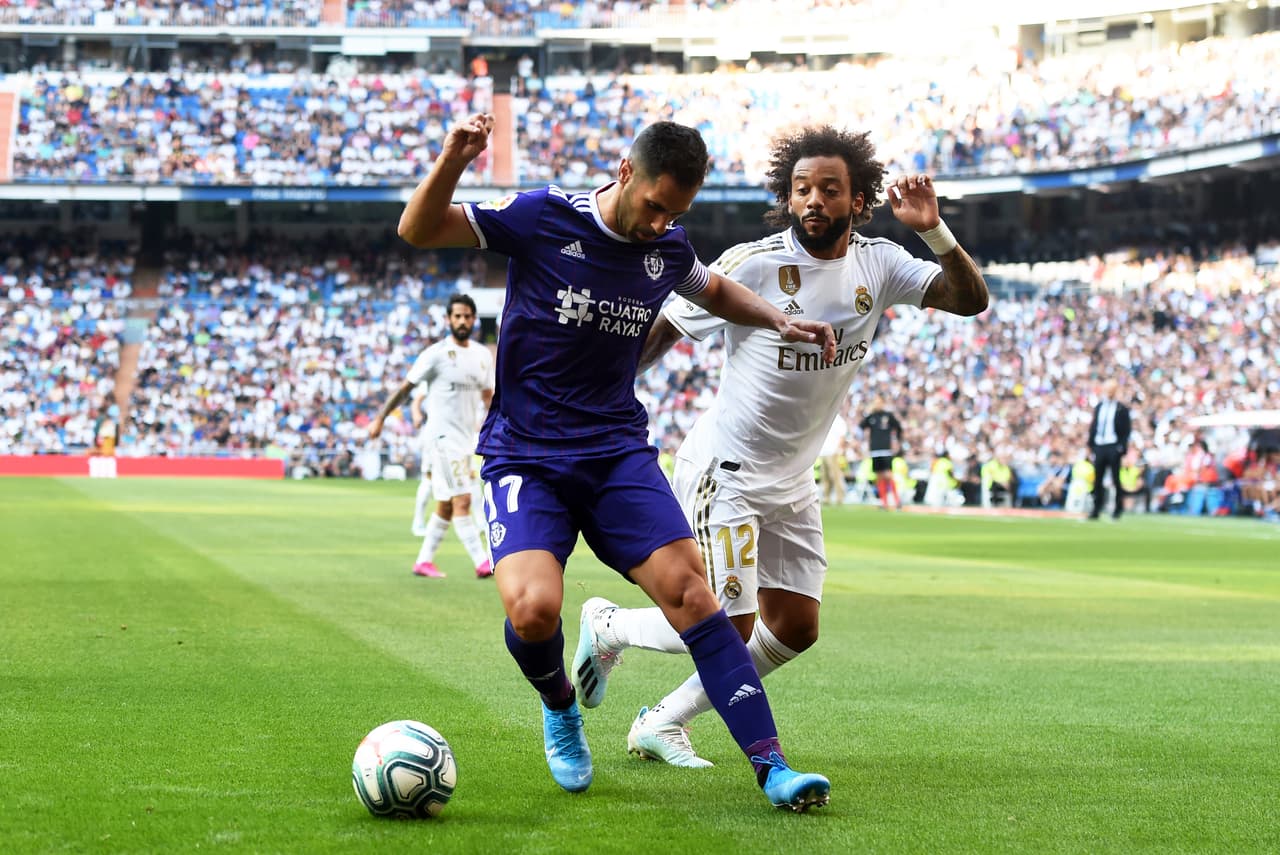 El Real Madrid empató 1-1 ante el Valladolid con goles de Benzema y Guardiola. El conjunto merengue sufrió ante el repliegue bajo del cuadro visitante y pierde dos puntos en la lucha por el título.