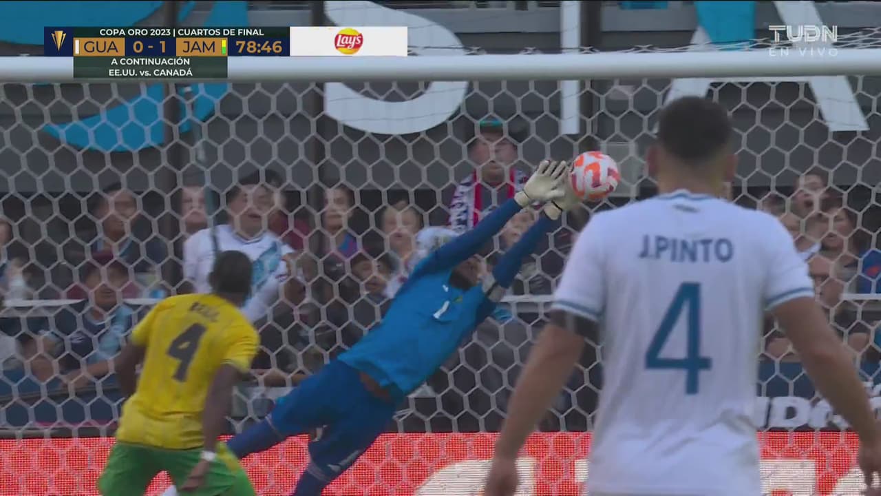 ¡Atajadón de Andre Blake! Evita el empate