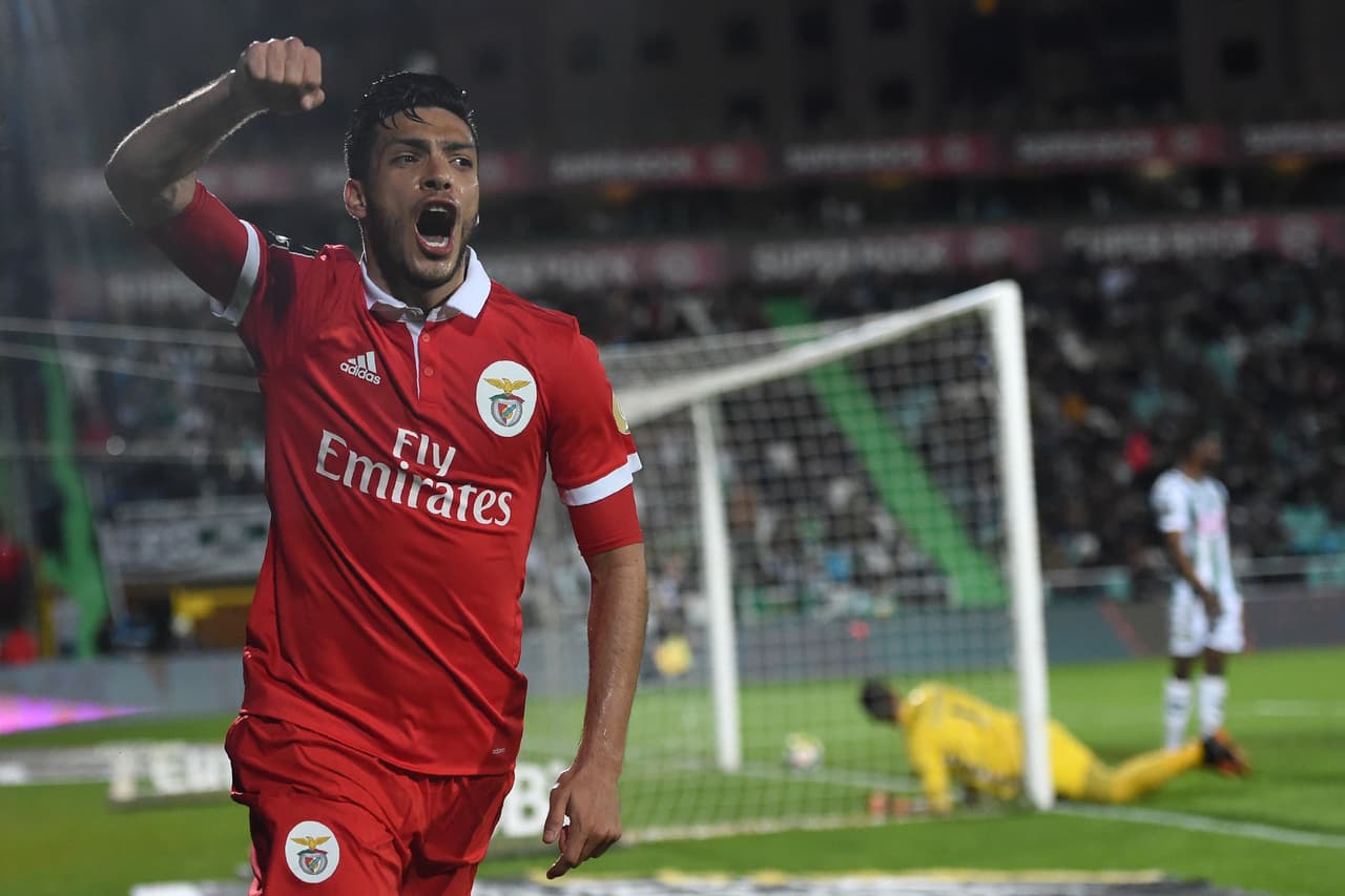 Raúl Jiménez sería vendido por el Benfica en el mercado de verano 