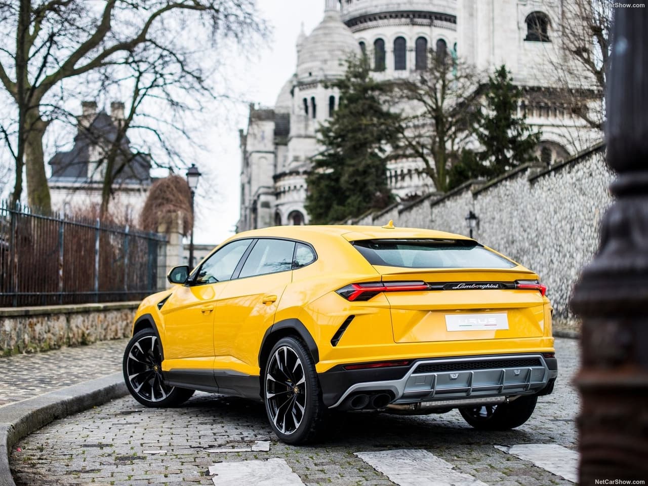 En Estados Unidos, la Lamborghini Urus arranca en los $207,326, aunque conociendo el gusto de Benzema por la música Hip-Hop y Rap, es muy probable que el jugador haya solicitado lo mejor de lo mejor para el sistema multimedia.