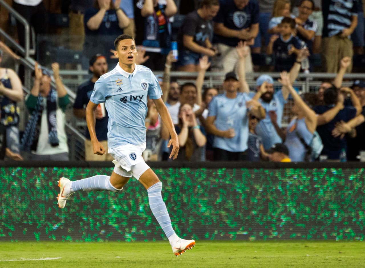 Con un gol y dos asistencias, Daniel Salloi fue el gran protagonista del triunfo 3-2 de Sporting Kansas City frente a Houston Dynamo. (USA Today Images)