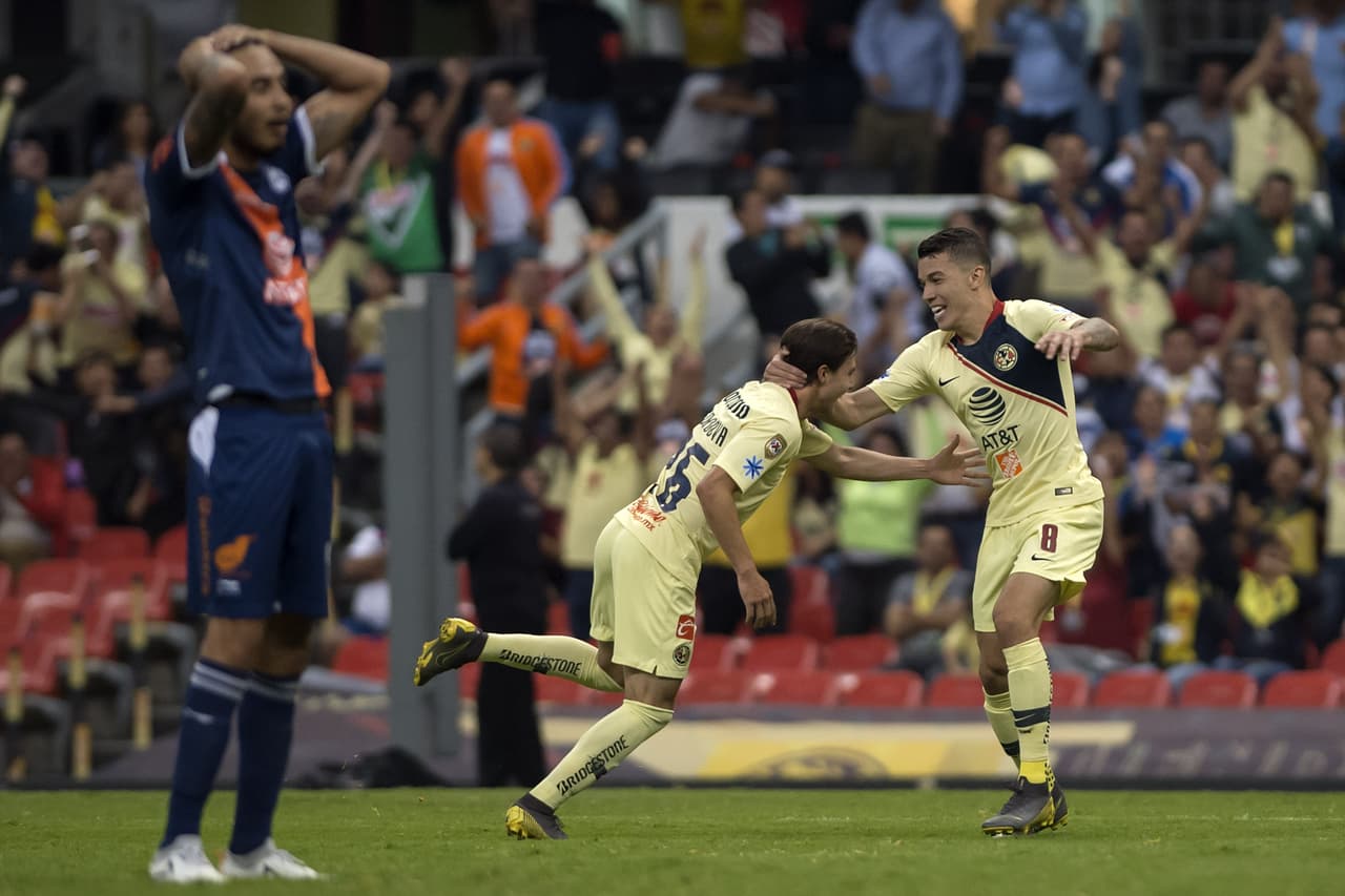 En las últimas jugadas del encuentro un centro al área terminó en los pies de Sebastián Cordova y con potente disparo a ras de pasto puso el gol de la victoria al minuto 87.