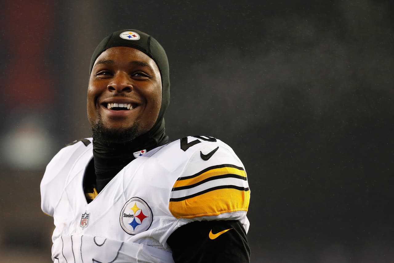FOXBORO, MA - JANUARY 22: Le'Veon Bell #26 of the Pittsburgh Steelers reacts prior to the AFC Championship Game against the New England Patriots at Gillette Stadium on January 22, 2017 in Foxboro, Massachusetts. (Photo by Jim Rogash/Getty Images)