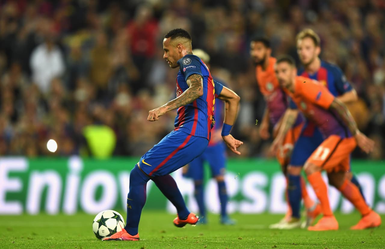 El brasileño Neymar, a pesar de errar un penalti, celebraría un tanto con los azulgrana y así sigue constante en el ataque.