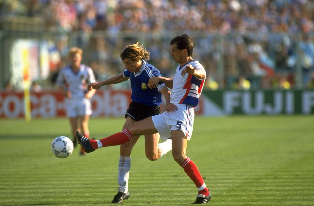 Hablando de equipos con grandes figuras, la guerra le quitó la opción a Yugoslavia de disputar el Mundial de 1994. Ni siquiera disputó la fase clasificatoria tras su disolución.