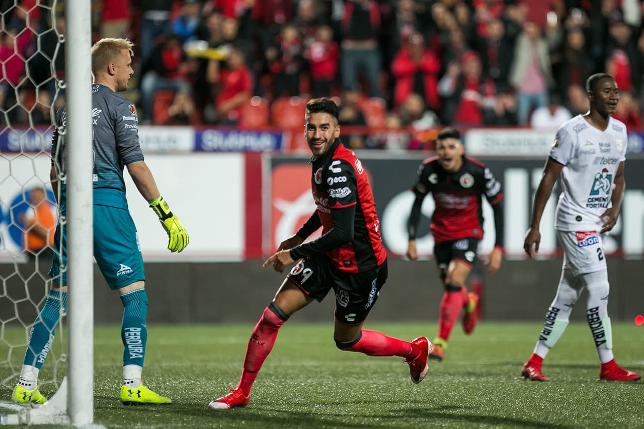 El gol definitivo lo anotó Juán Lucero al minuto 79. Tras una gran jugada colectiva y un fuerte disparo rechazado por Yarbrough, Lucero sólo tuvo que empujar el balón para darle los 3 puntos a los Xolos.