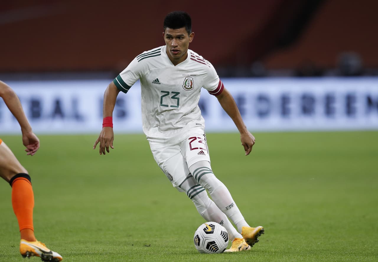 La naranja mecánica presiona dentro de área mexicana