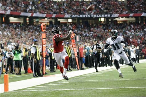 Los Eagles no pudieron alcanzar en el marcador a los Falcons y recibieron su primer descalabro de la temporada con marcador de 26-24 en Lunes por la Noche.