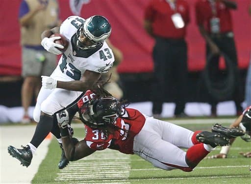 Los Eagles no pudieron alcanzar en el marcador a los Falcons y recibieron su primer descalabro de la temporada con marcador de 26-24 en Lunes por la Noche.