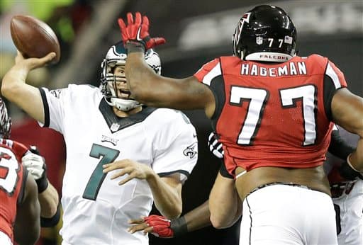 Los Eagles no pudieron alcanzar en el marcador a los Falcons y recibieron su primer descalabro de la temporada con marcador de 26-24 en Lunes por la Noche.