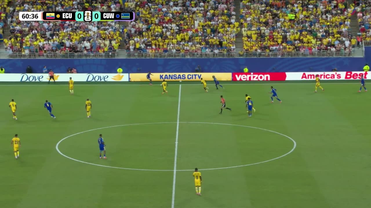 ¡TIRO ATAJADO! disparo por Enner Valencia.