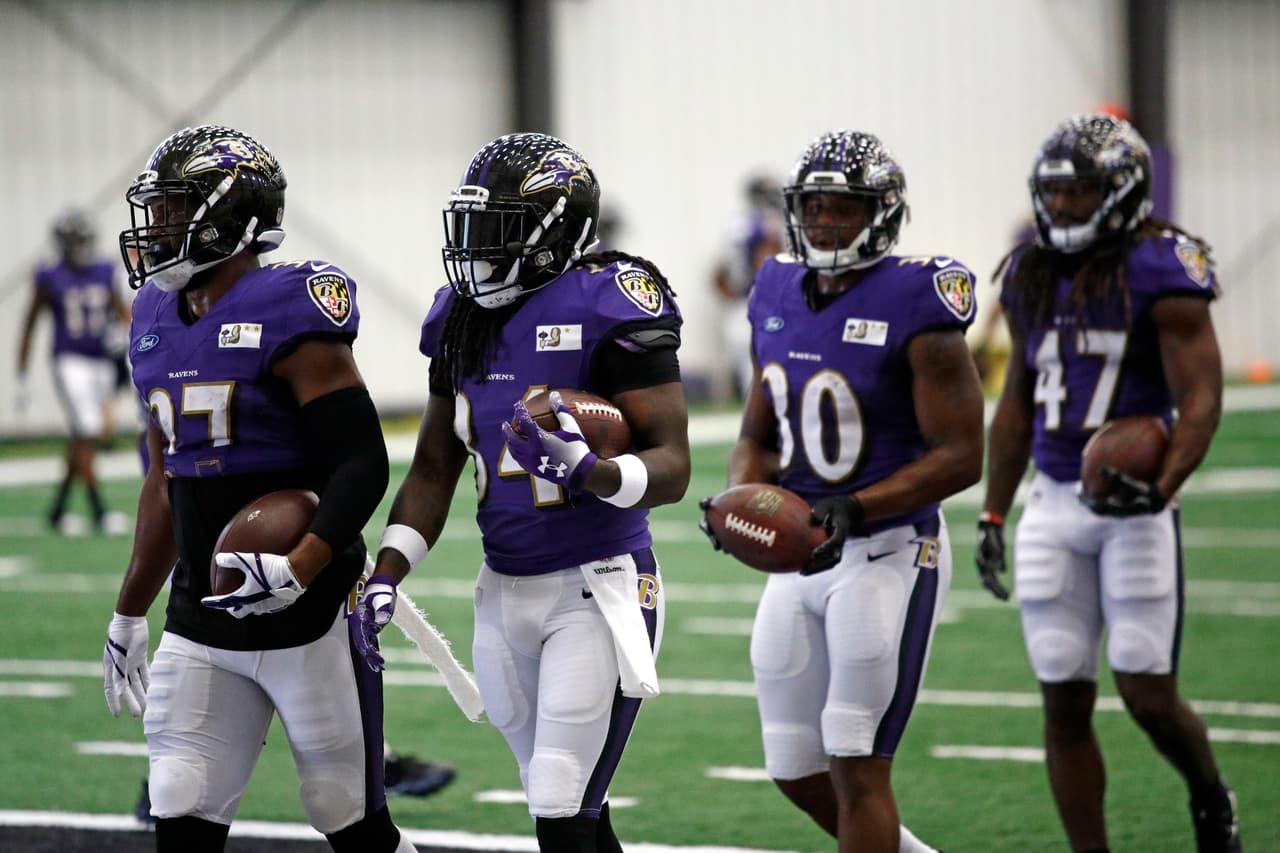 Kenneth Dixon de Baltimore se perderá varias semanas por un problema en la rodilla